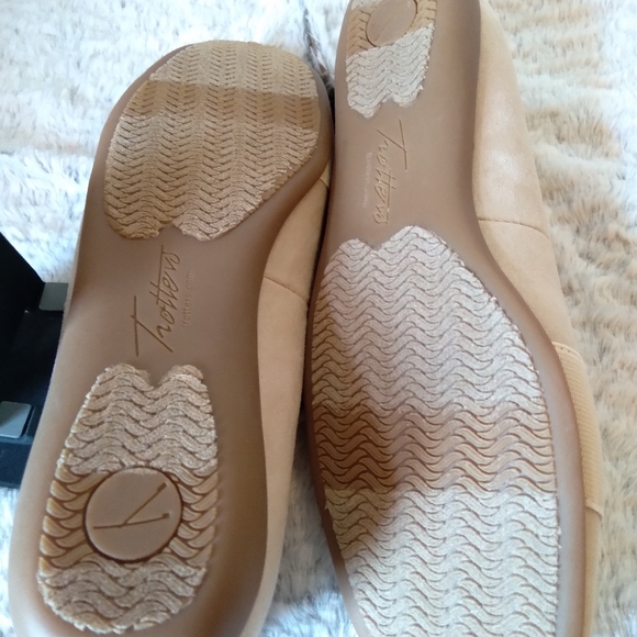 Trotters Samantha Ballet Flat - Picture 6 of 7